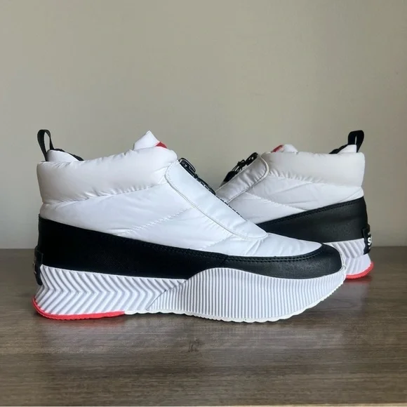 Sorel Out N About III Puffy Women's White Zip Boot Size 9.5 SKU#24187 - Picture 6 of 9